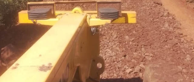 Mejoran caminos rurales con trabajos en Alberdi en la zona de Picasa, sobre la Ruta Provincial 210