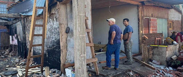 El Municipio asiste a familias afectadas por un incendio en la avenida Ámbar