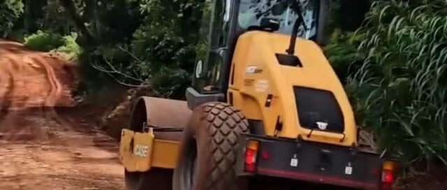 Realizan trabajos de mantenimiento vial en el Barrio Ecológico de Oberá