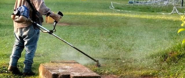 Realizan tareas de parquización y mantenimiento de espacios verdes en barrios de Puerto Iguazú