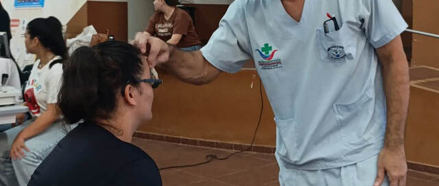 Cerro Azul: más de 160 vecinos accedieron a controles y anteojos gratuitos en una nueva edición de “Mirar Mejor”