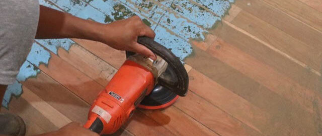 Oberá reacondiciona el piso del gimnasio Ian Barney con un pulido integral