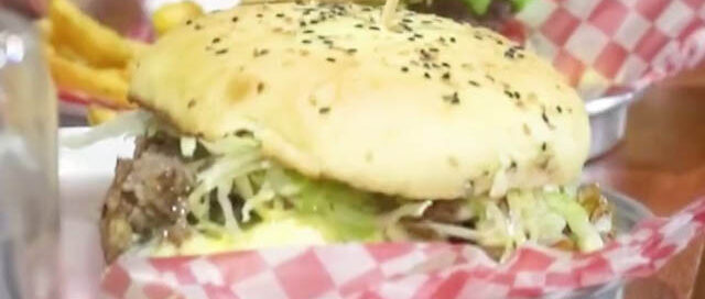 Concurso de la Mejor Hamburguesa y Peatonal Cultural convocaron a familias en la Plazoleta Güemes de Oberá