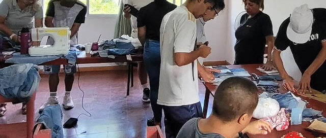 Montecarlo puso en marcha el Taller de Costura con Materiales Reciclados en el EMAPA