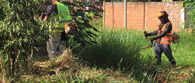 Puerto Iguazú avanza con trabajos de parquización y limpieza en el barrio Bicentenario