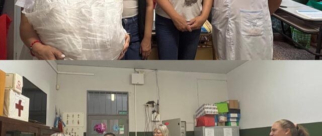 Puerto Esperanza: concejales entregaron guardapolvos a alumnos de la Escuela Nº 611